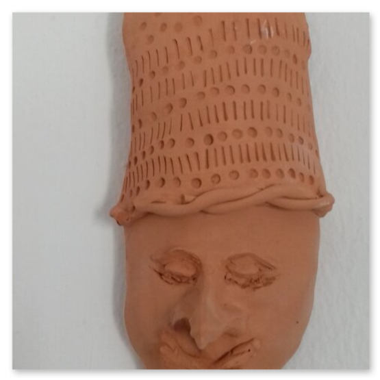 verschiedene Masken in diversen Größen von der Künstlerin Elisabeth Raunig, welche auch verkauft werden