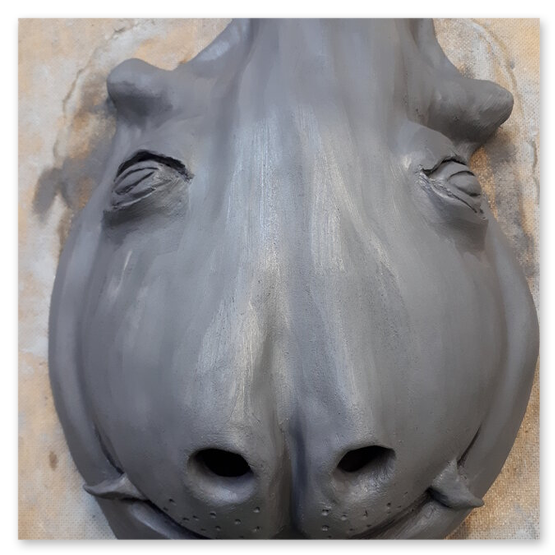 verschiedene Masken in diversen Größen von der Künstlerin Elisabeth Raunig, welche auch verkauft werden