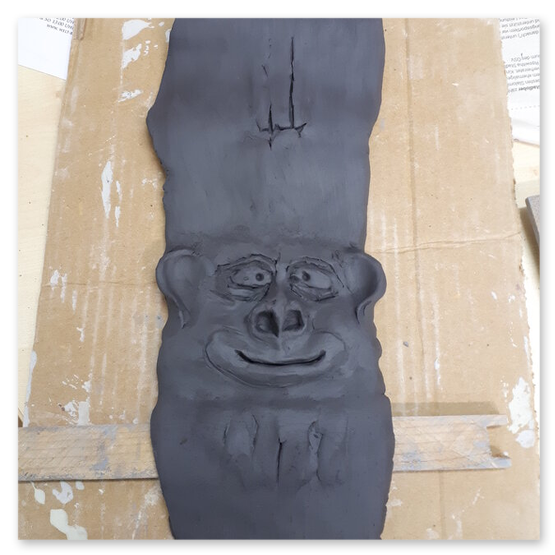verschiedene Masken in diversen Größen von der Künstlerin Elisabeth Raunig, welche auch verkauft werden