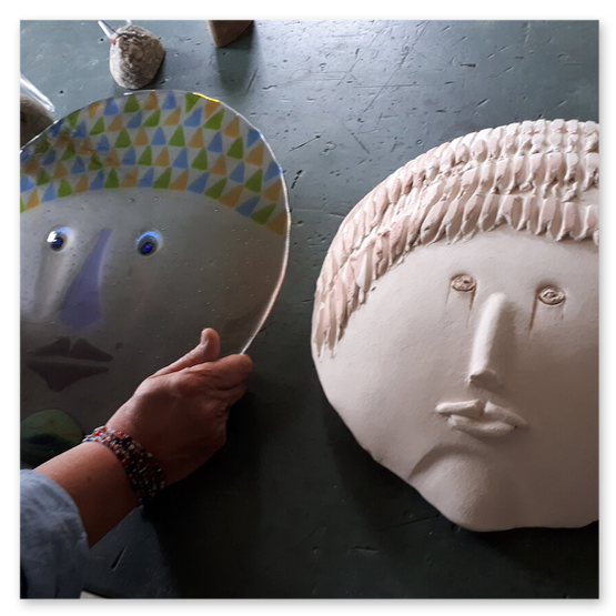 verschiedene Masken in diversen Größen von der Künstlerin Elisabeth Raunig, welche auch verkauft werden