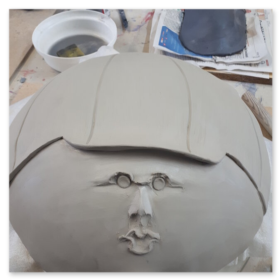 verschiedene Masken in diversen Größen von der Künstlerin Elisabeth Raunig, welche auch verkauft werden