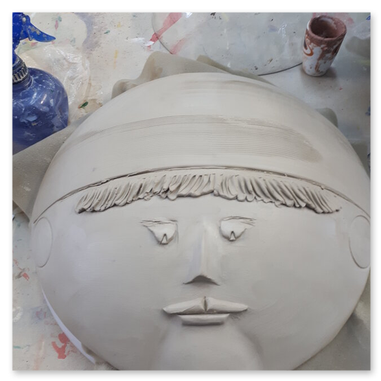 verschiedene Masken in diversen Größen von der Künstlerin Elisabeth Raunig, welche auch verkauft werden