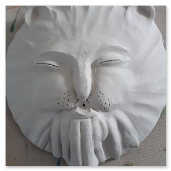 verschiedene Masken in diversen Größen von der Künstlerin Elisabeth Raunig, welche auch verkauft werden