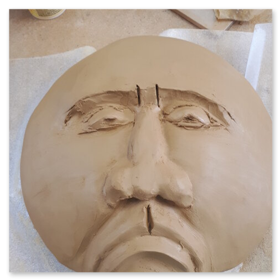 verschiedene Masken in diversen Größen von der Künstlerin Elisabeth Raunig, welche auch verkauft werden