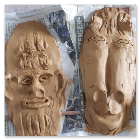 verschiedene Masken in diversen Größen von der Künstlerin Elisabeth Raunig, welche auch verkauft werden