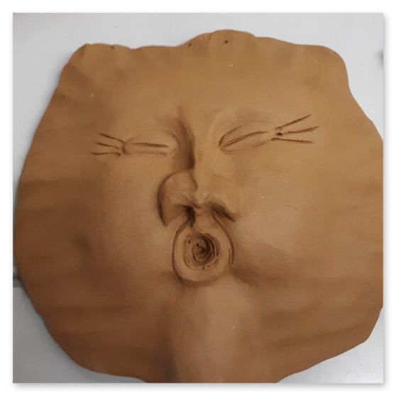 verschiedene Masken in diversen Größen von der Künstlerin Elisabeth Raunig, welche auch verkauft werden