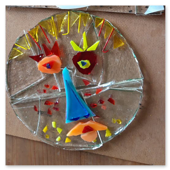 Einige Kunstwerke in Glas, vorwiegend Masken, welche auch verkauft werden können