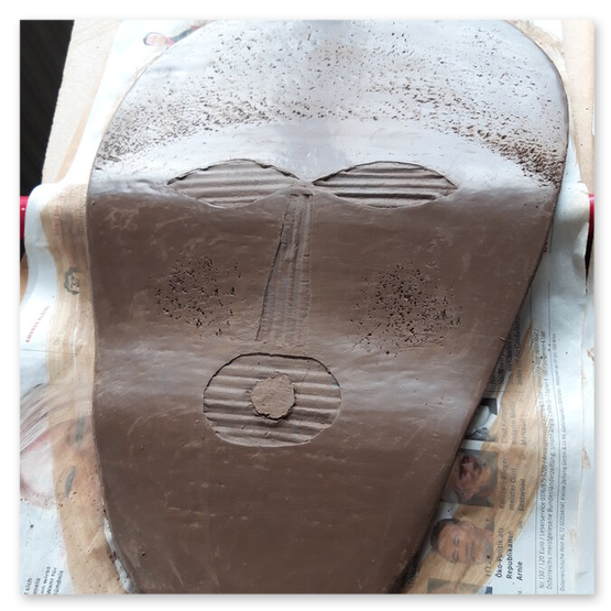 verschiedene Masken in diversen Größen von der Künstlerin Elisabeth Raunig, welche auch verkauft werden