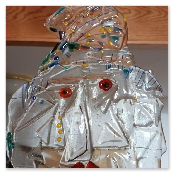 Einige Kunstwerke in Glas, vorwiegend Masken, welche auch verkauft werden können
