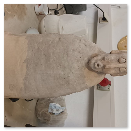 Ausstellung in der Kunstrfabrik, einige Kunstwerke aus Keramik. Bilder der Vernisage