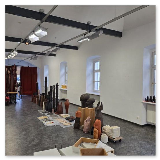 Ausstellung im Kunsthaus in Köflach, Skulpturen und Menschen