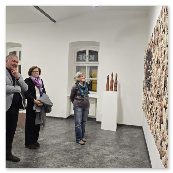 Ausstellung im Kunsthaus in Köflach, Skulpturen und Menschen