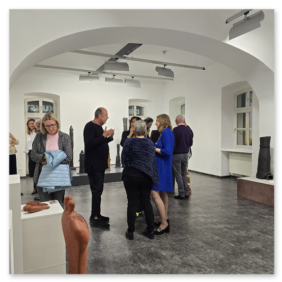 Ausstellung im Kunsthaus in Köflach, Skulpturen und Menschen
