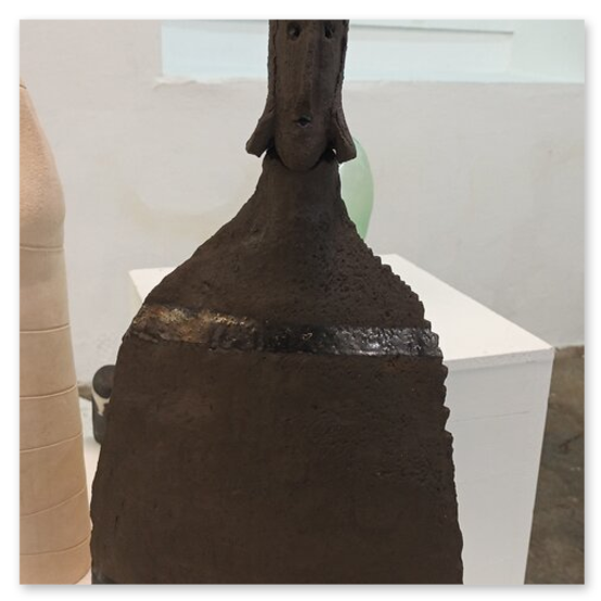 Ausstellung in der Kunstrfabrik, einige Kunstwerke aus Keramik. Bilder der Vernisage