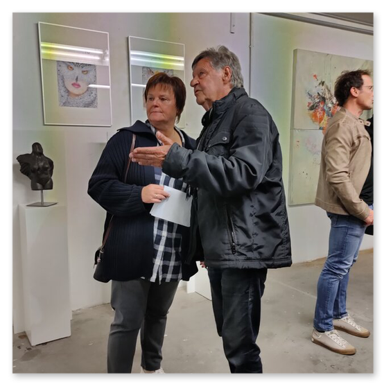 Ausstellung in der Kunstrfabrik, einige Kunstwerke aus Keramik. Bilder der Vernisage