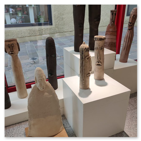Ausstellung MOEL2ART in der Galerie am Schloßbergtor. Bilder der Vernisage und dere Kunstwerke von Monika Barwig und Elisabeth Raunig.
