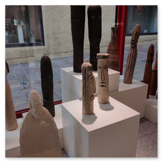 Ausstellung MOEL2ART in der Galerie am Schloßbergtor. Bilder der Vernisage und dere Kunstwerke von Monika Barwig und Elisabeth Raunig.