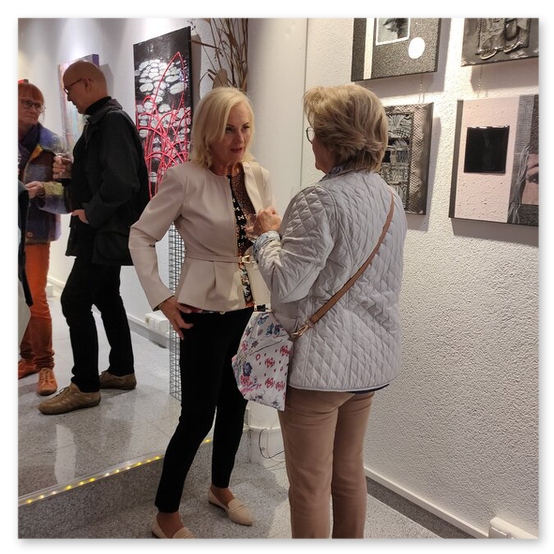 Ausstellung MOEL2ART in der Galerie am Schloßbergtor. Bilder der Vernisage und dere Kunstwerke von Monika Barwig und Elisabeth Raunig.