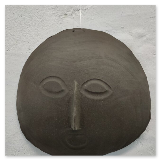 verschiedene Masken in diversen Größen von der Künstlerin Elisabeth Raunig, welche auch verkauft werden