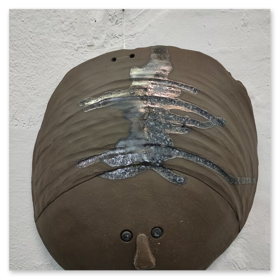 verschiedene Masken in diversen Größen von der Künstlerin Elisabeth Raunig, welche auch verkauft werden