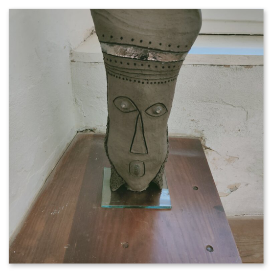 Ausstellung im Schloß Alt Kainach, Skulpturen und Masken aus Keramik, gemeinsam mit Monika Barwig und Hans Giegerl. Reger Andrang bei der Vernisage, mindestens 300 Besucher