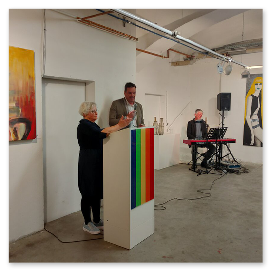 Ausstellung in der Kunstrfabrik, einige Kunstwerke aus Keramik. Bilder der Vernisage