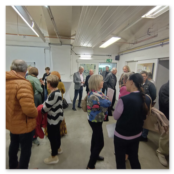 Ausstellung in der Kunstrfabrik, einige Kunstwerke aus Keramik. Bilder der Vernisage