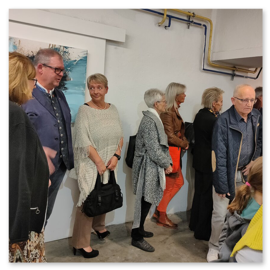 Ausstellung in der Kunstrfabrik, einige Kunstwerke aus Keramik. Bilder der Vernisage