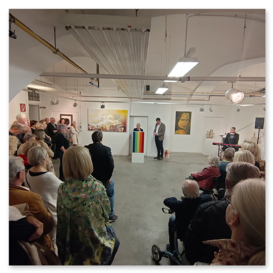 Ausstellung in der Kunstrfabrik, einige Kunstwerke aus Keramik. Bilder der Vernisage