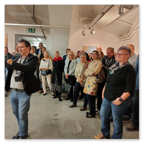 Ausstellung in der Kunstrfabrik, einige Kunstwerke aus Keramik. Bilder der Vernisage