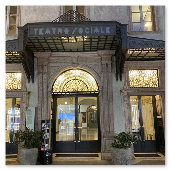 Kunstausstellung in Trentino in Italien mit Skulpturen und Masken aus Keramik, sowie Bilder der Künstlerin Kertz Christine.  Bilder Kunstwerke und Gäste 