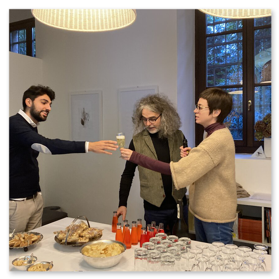 Kunstausstellung in Trentino in Italien mit Skulpturen und Masken aus Keramik, sowie Bilder der Künstlerin Kertz Christine.  Bilder Kunstwerke und Gäste 